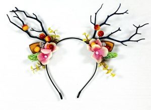 קשת איילה עם קרניים ופרחים - שושי זוהר