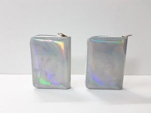 ארנק כסוף מבריק עם ריץ רץ