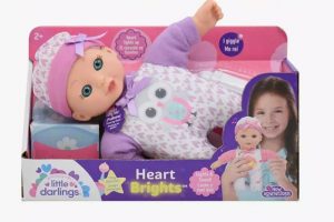 בובת תינוק עושה קולות ומאירה  - little darlings