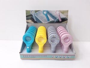 זכוכית מגדלת עם פנס